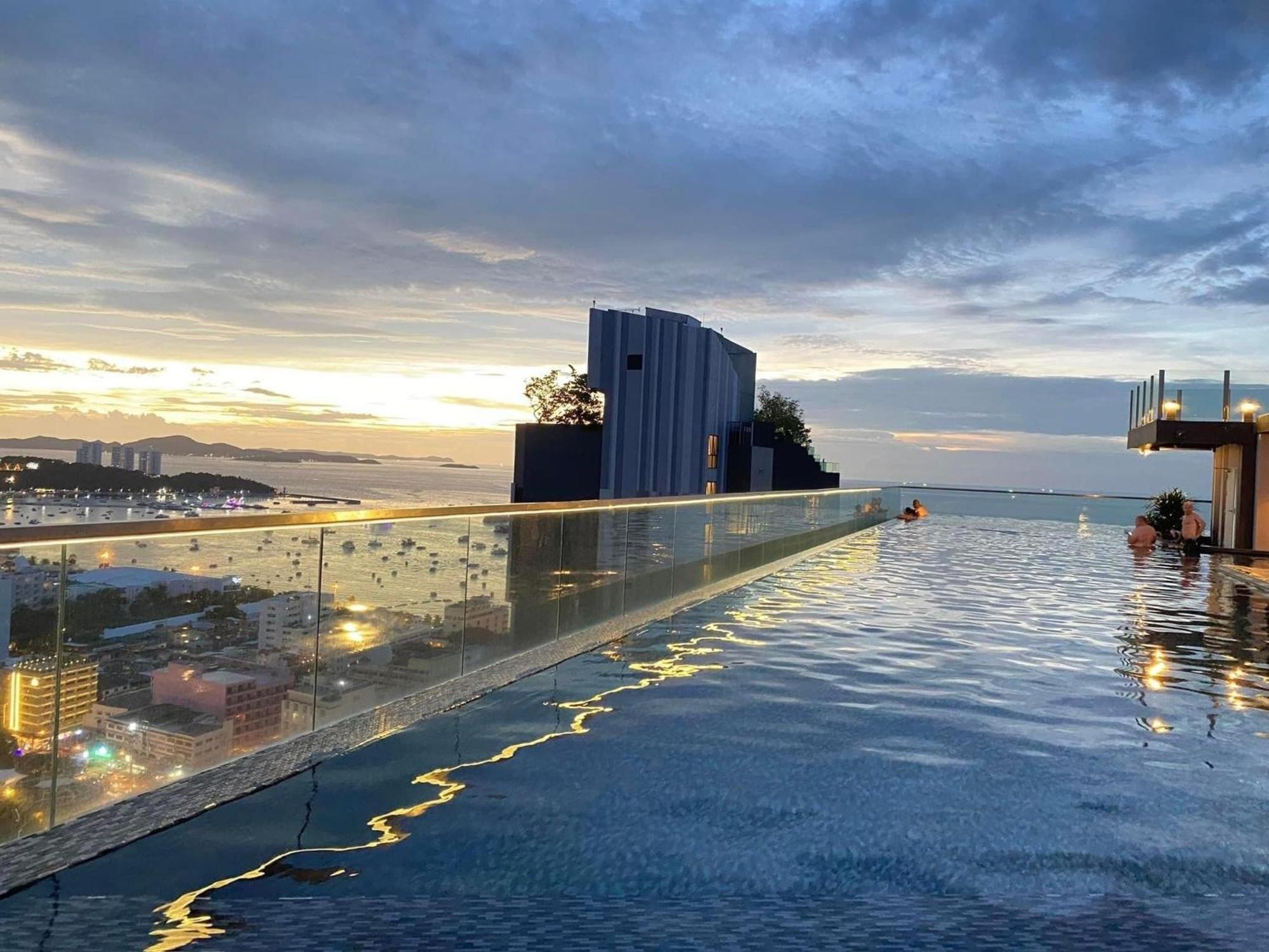 The Base Central Pattaya By Mickey Exterior foto